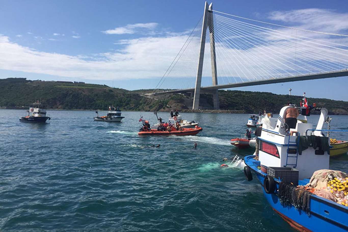 İstanbul'da gemi balıkçı teknesine çarptı: Bir ölü